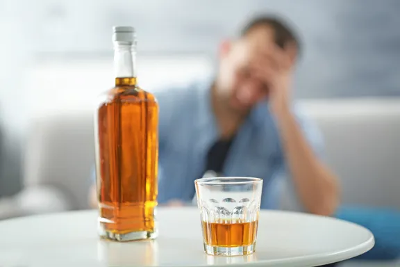 Signes de dépendance à l’alcool : quand boire devient un problème