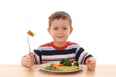 kid eating dinner
