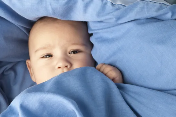 Cinco razones por las que los bebés y los niños pequeños deben dormir siestas