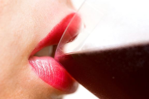 Drinking Red Wine Could Help Overweight People Burn Fat