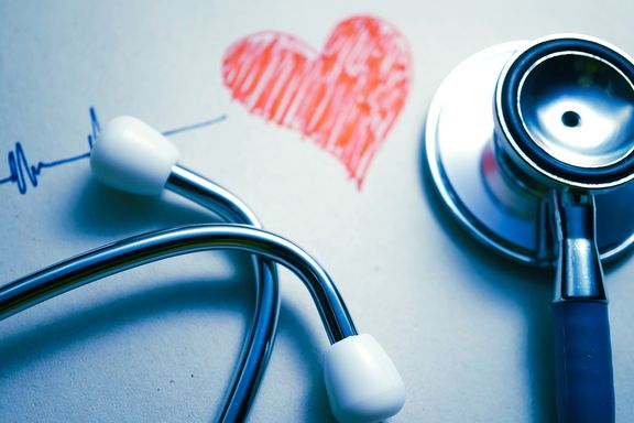 10 Symptome eine Herzinfarkts: Welche Unterschiede es bei Männern und Frauen gibt