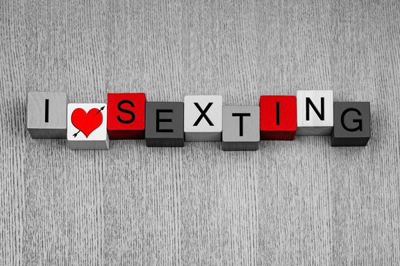 "Sexting" Popular, Healthy for Relationships, Survey Shows
