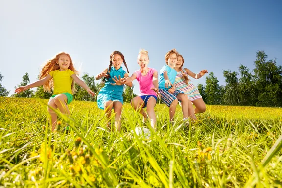 6 manières d’encourager des compétences sociales saines chez les enfants