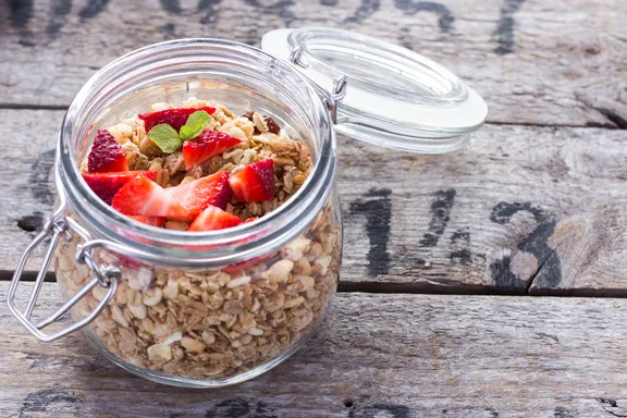 Crunch on This: 6 Must-Know Granola Facts