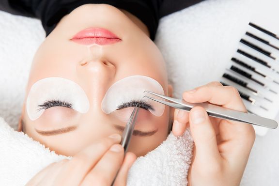 Eyelash Extensions: What To Know Before Heading To The Lash Bar