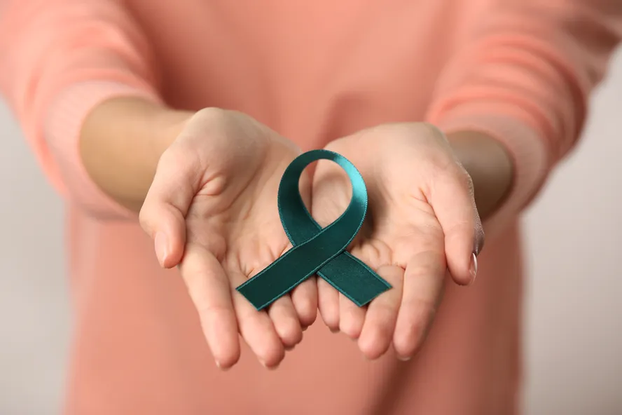 15 Early Signs and Symptoms of Ovarian Cancer