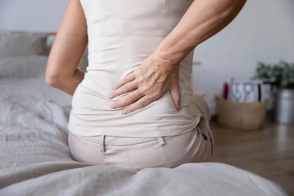 Häufige Ursachen für Schmerzen im unteren Rückenbereich