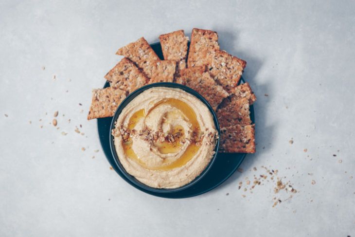 Heart healthy snack: whole grain crackers and hummus 