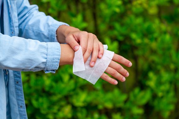 How To Make Sanitizing Wipes at Home