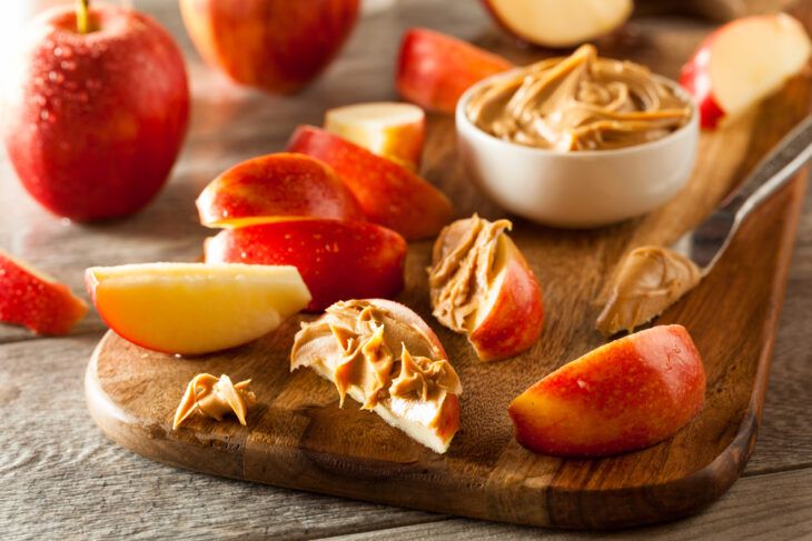 apple slices with peanut butter 