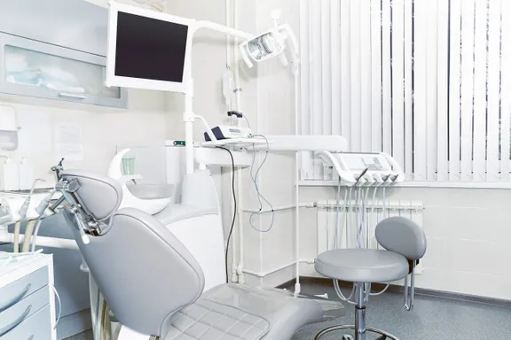 How to Find a Dental Office that Accepts Medicare