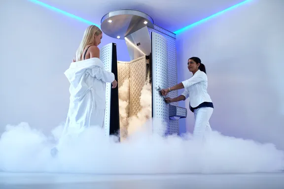 Cryotherapy: What Is It, Benefits, and Risks